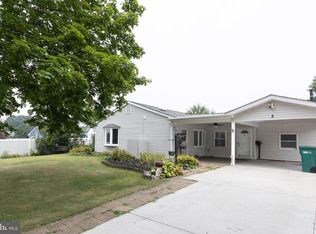 5 Sweetbriar Ln, Levittown, PA 19055