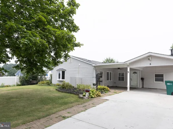 5 Sweetbriar Ln, Levittown, PA 19055