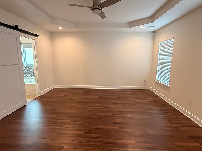 466 Carriage House Ln — Photo 11