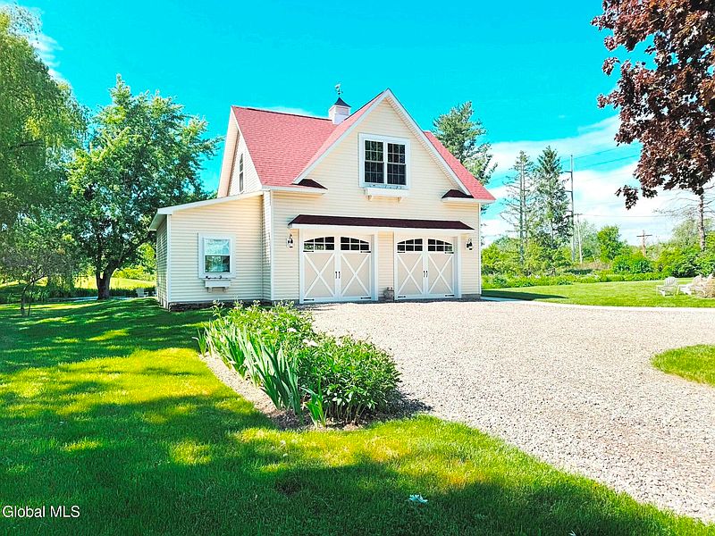 4th image of 944 Stony Point Road