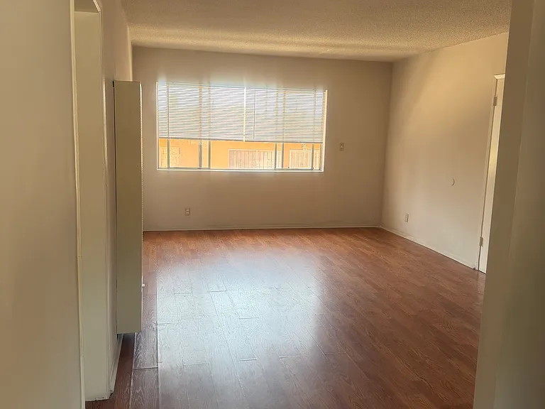 2218 N Lincoln Park Ave — Photo 12