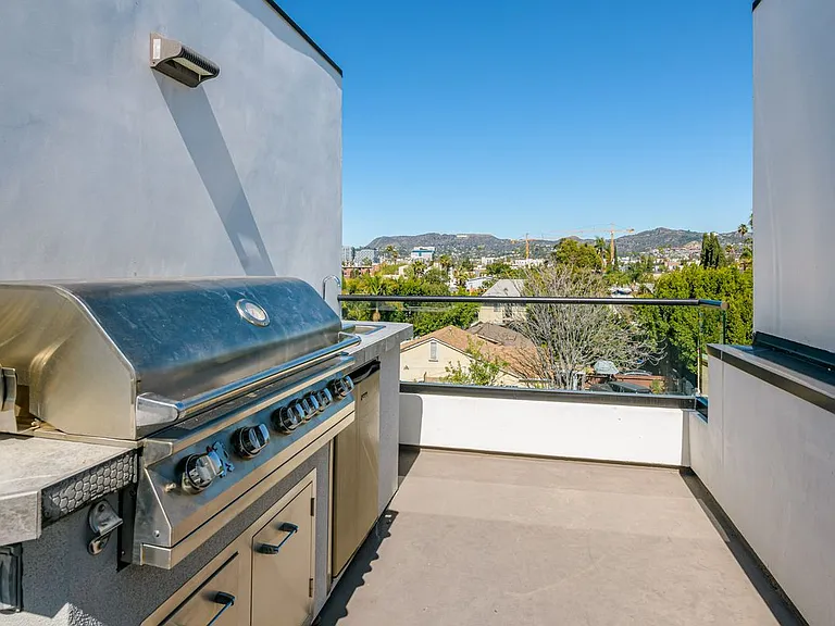 741 N Gramercy Pl — Photo 26