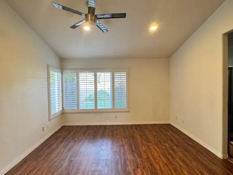 652 Teresa St — Photo 9