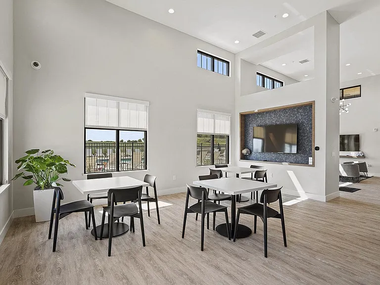 Tivoli Green Apartments & Townhomes — Photo 20