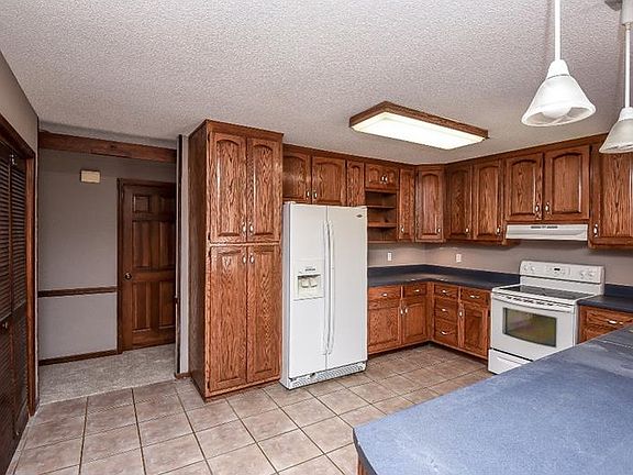 4th image of 627 Gregory Manor Dr SW