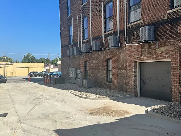 350 N Main St — Photo 56