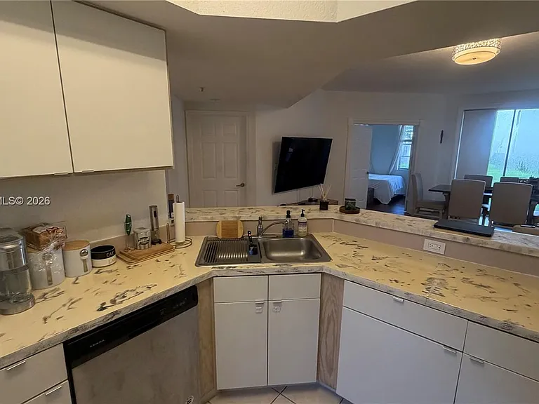 735 SW 148th Ave #1711 — Photo 6