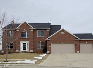 2711 Ark Dr, Bloomington, IL