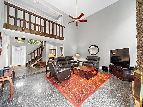 5th image of 1019 Ridgeley Dr