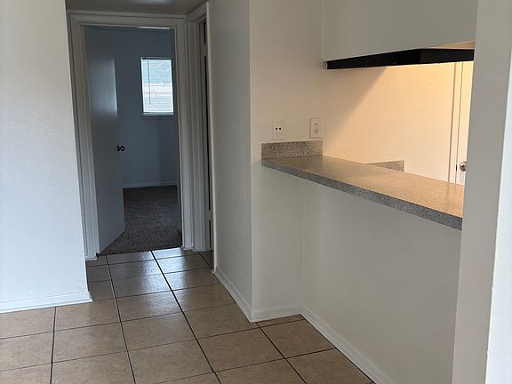 4th image of 500 E House St APT 4
