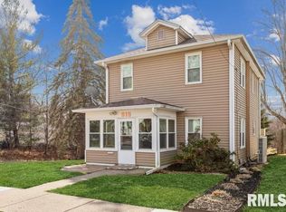 915 29th St, Moline, IL 61265