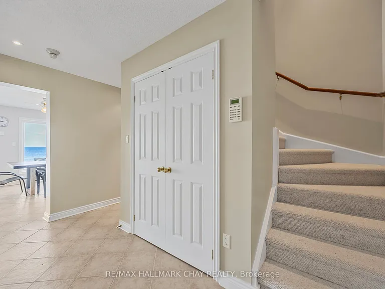 2653 Leonard St — Photo 23