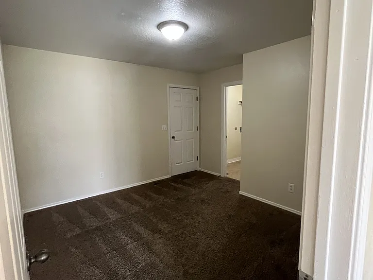 14320 Tara St — Photo 8