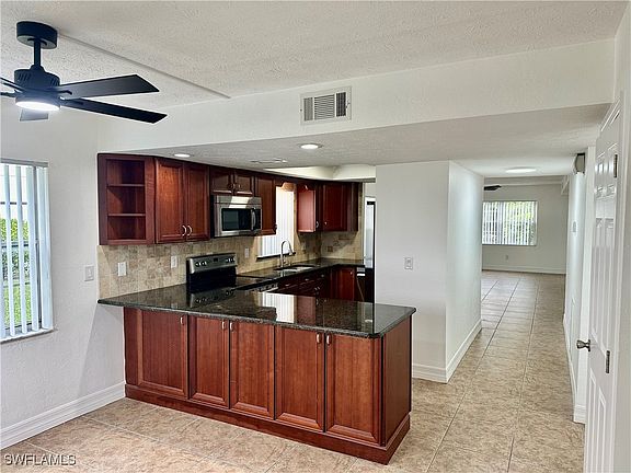 4th image of 209 SE 15th Pl APT 112