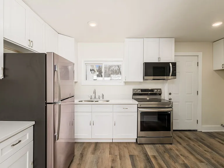 565 Virginia Cir W — Photo 7