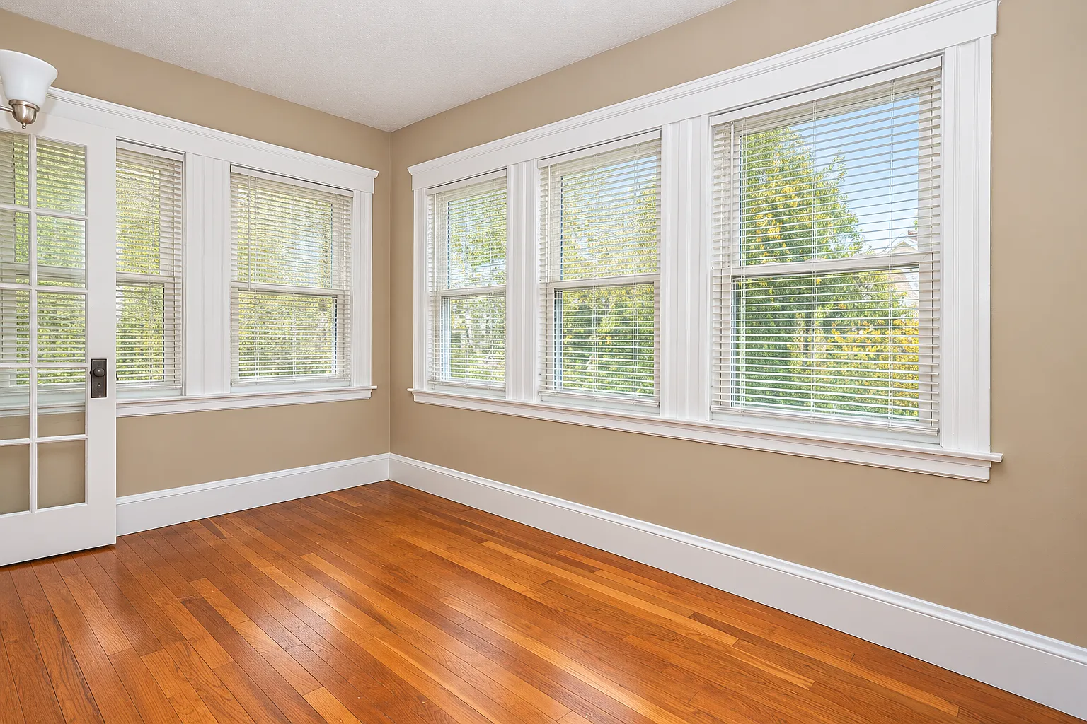 3 bed, 1200 sqft, $3,500 — Photo 2
