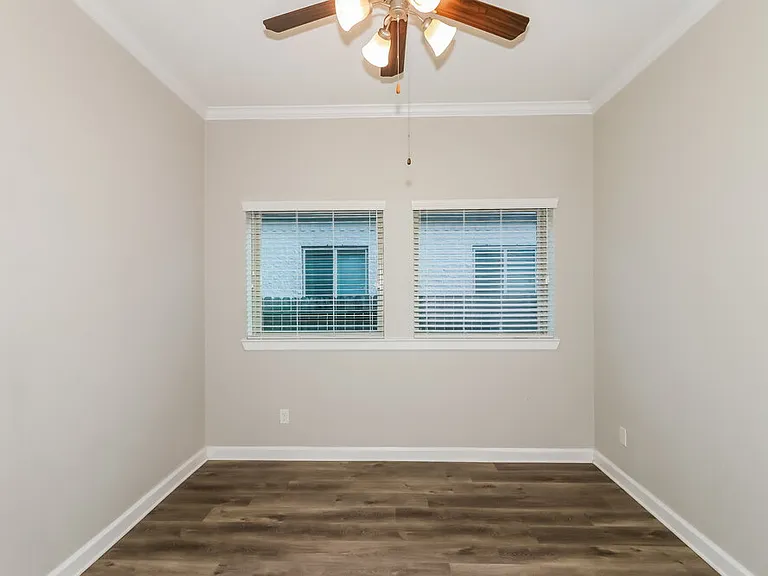 415 Rocky Briar Ct — Photo 12
