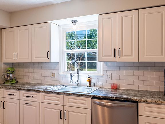 4th image of 816 W Morningside Street