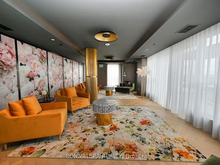 405 Dundas St W #319 — Photo 42