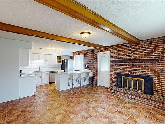 3rd image of 4507 Sir Johns Ln
