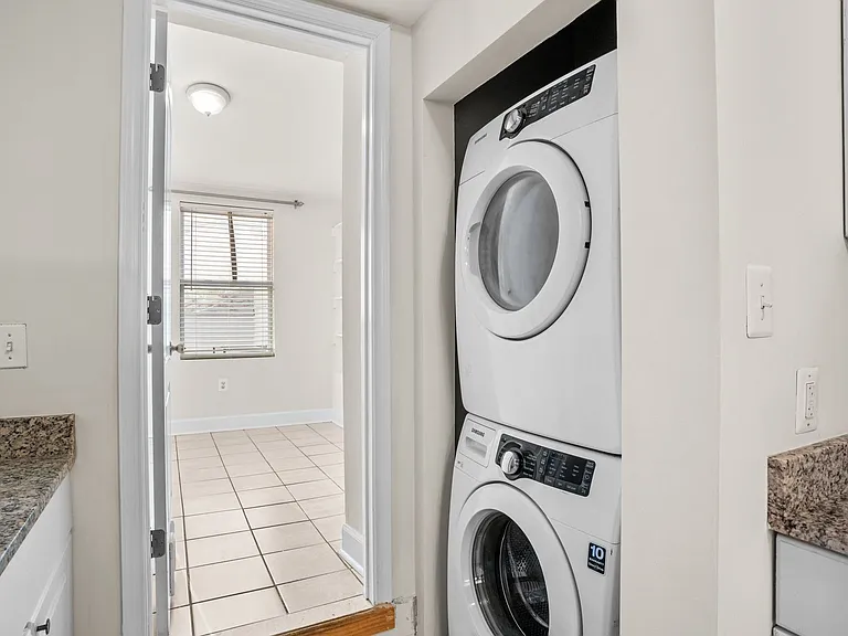 235 S Highland Ave — Photo 8