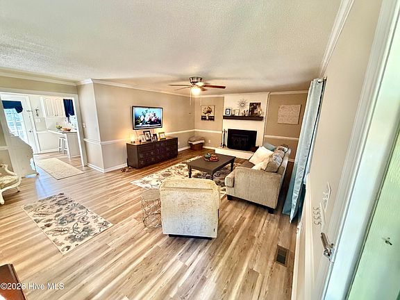 3rd image of 1303 Woodgreen Road