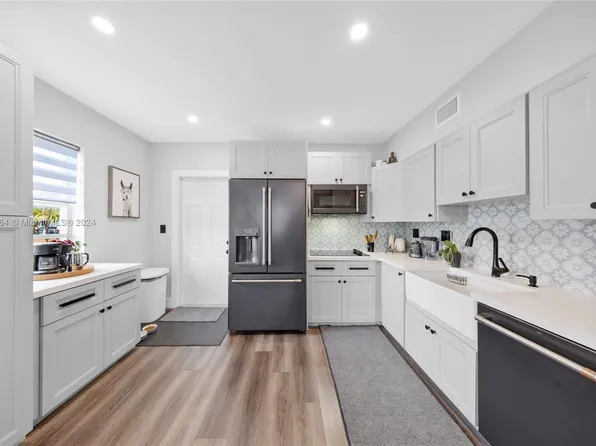 11120 SW 2nd St, Sweetwater, FL 33174