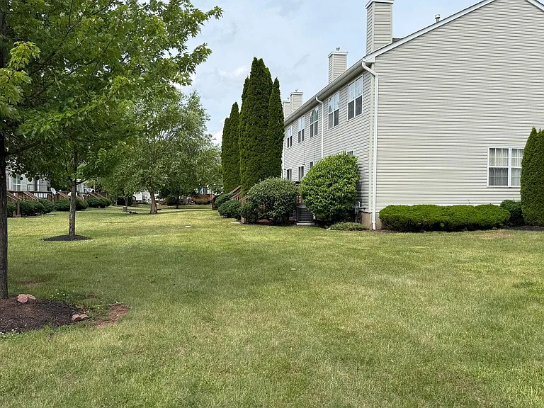 12 Ashley Ct — Photo 5