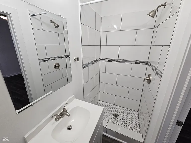 2121 Webb St — Photo 12
