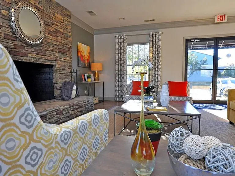 Pavilion Lakes Apartments — Photo 18