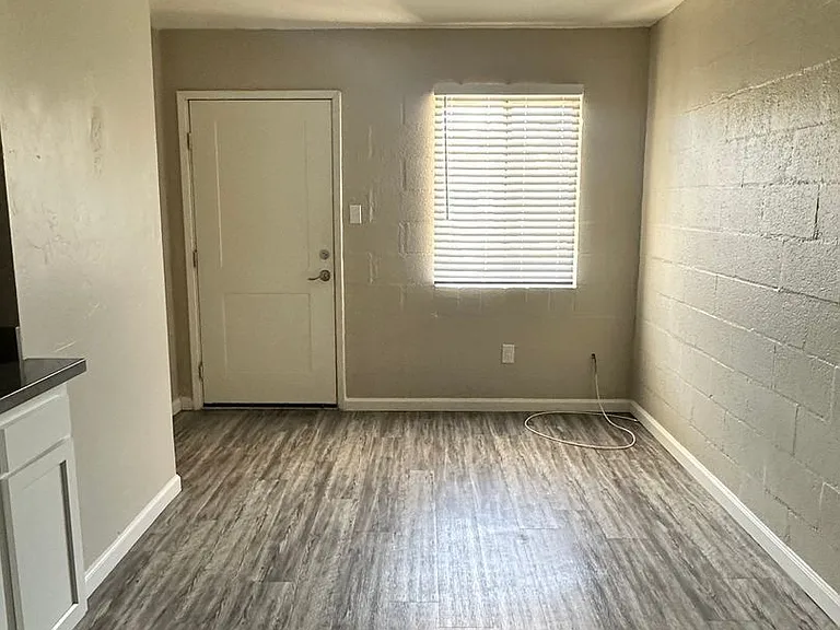 Westwood Apartments — Photo 31