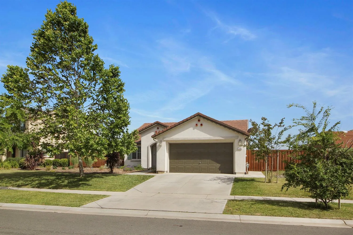 1564 Minories Dr photo 1
