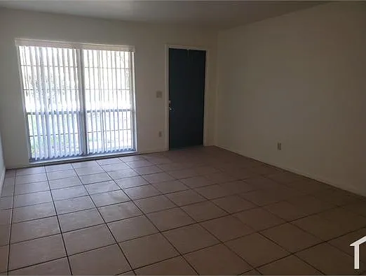 4 bed, 1275 sqft, $1,875 — Photo 4
