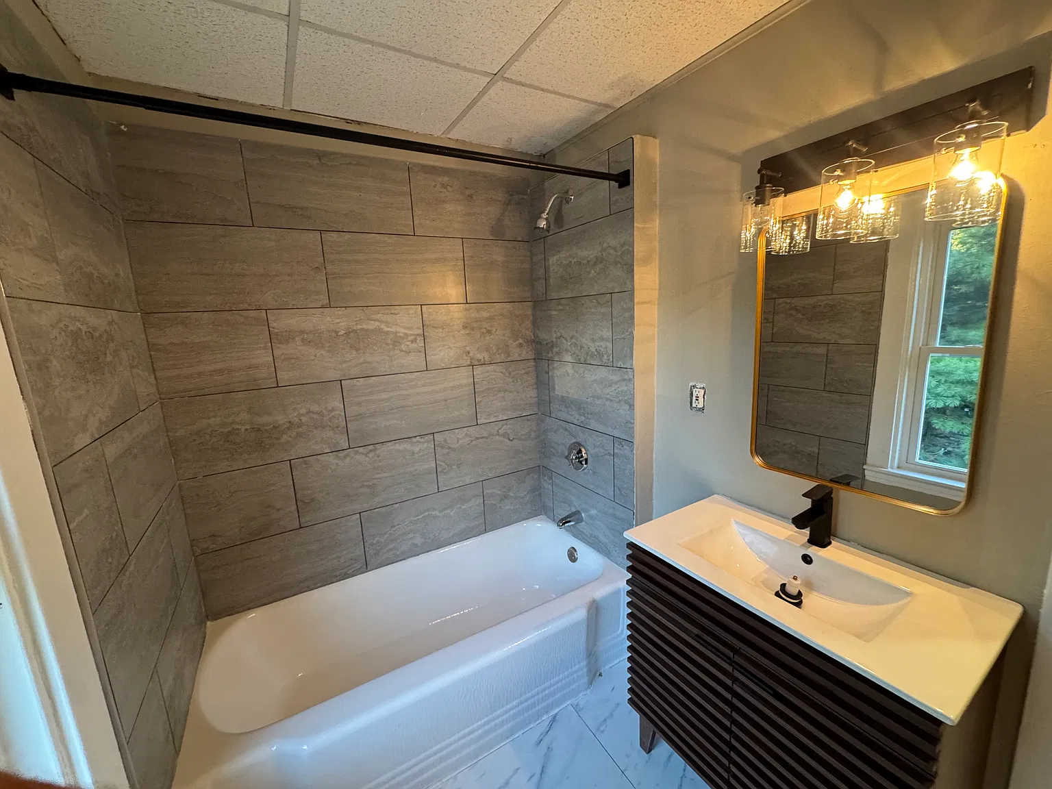 3 bed, 1300 sqft, $3,100 — Photo 3