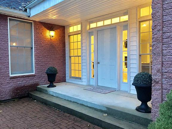 4th image of 7 Whippoorwill Ln
