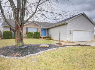 608 Gladney Ct, Mahomet, IL