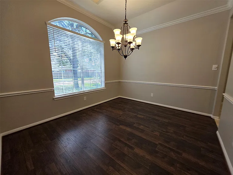 536 Mannington — Photo 3