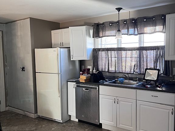 4th image of 77 Linwood Ave #1