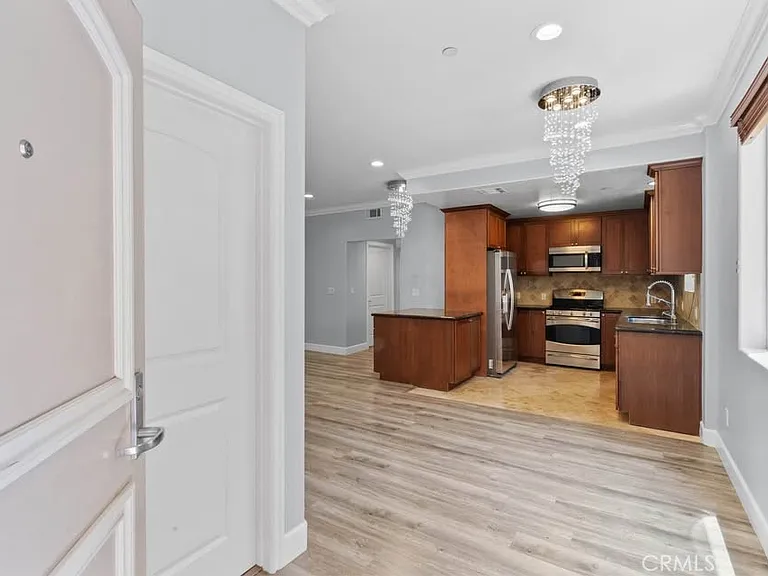 11280 La Maida St #303 — Photo 13