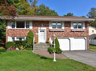 24 Lorri Ln, Yonkers, NY 10710