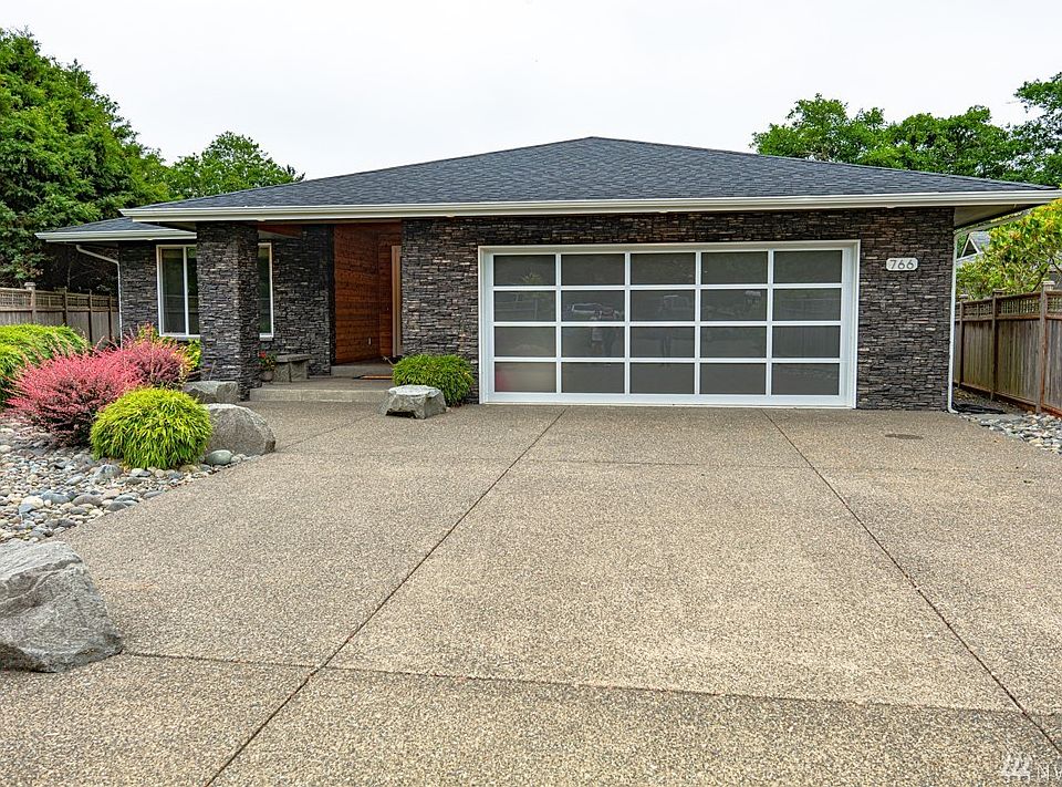 1st image of 766 Plover Ct SE