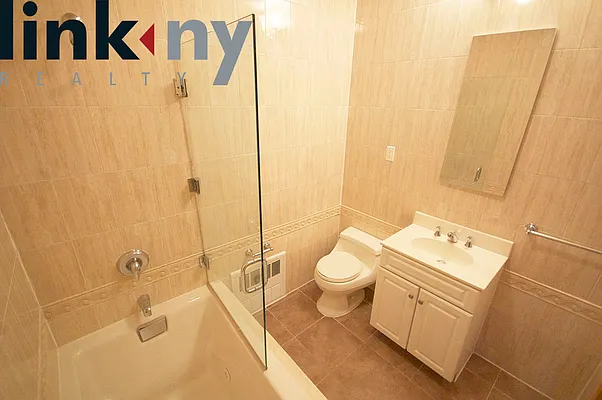Rented by Link NY Realty | media 2