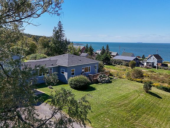 3rd image of 60 Cove Rd