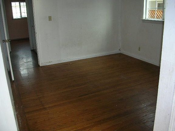 5th image of 343 Hurley Dr