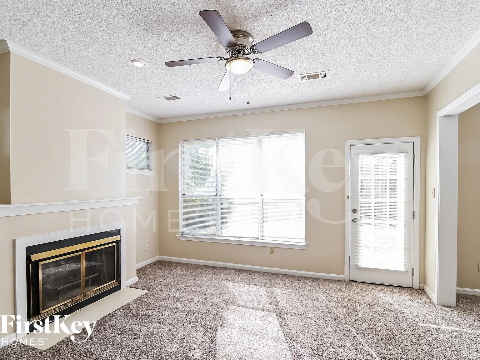 3 bed, 2.5 bath, 1827 sqft, $1,925 — Photo 2