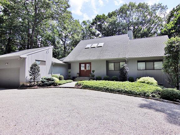 2nd image of 62 Briar Woods Trl