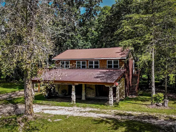 2344 Jefferson Rd, Manchester, IA 52057