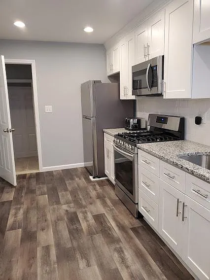 Unit Photo - 709 Portland St #3