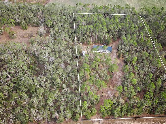 3rd image of 569 NE Costmary Way
