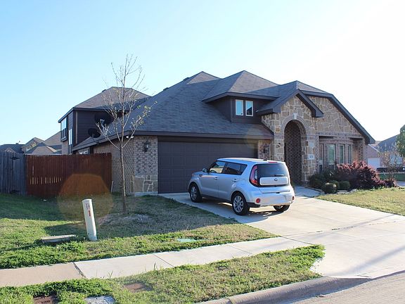 3rd image of 829 Forest Heights Dr